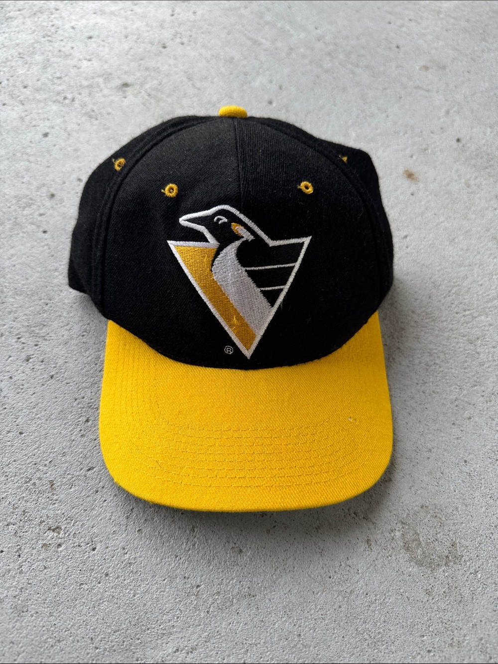 Vintage Pittsburgh Penguins Snapback / 1990s / NHL / 100% Wool